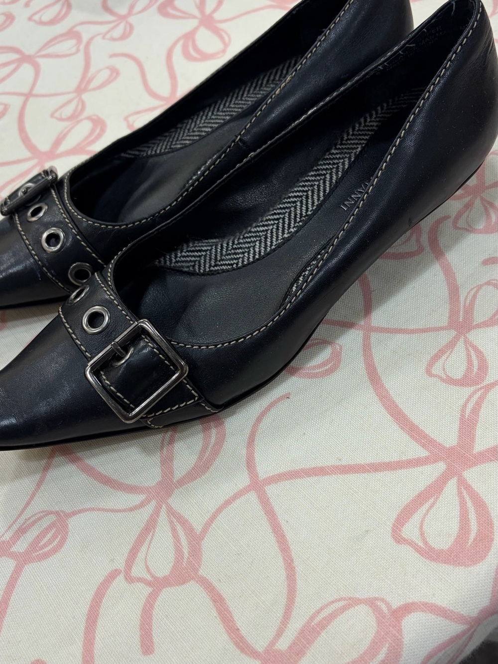 Roberto Vianni Black Pointed Leather Heels with Buckle Detail - Picture 3 of 4